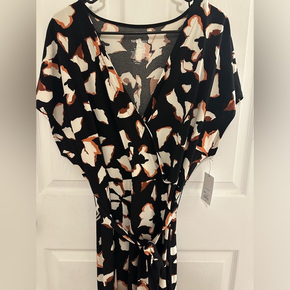 Wrap dress - Picture 1 of 5